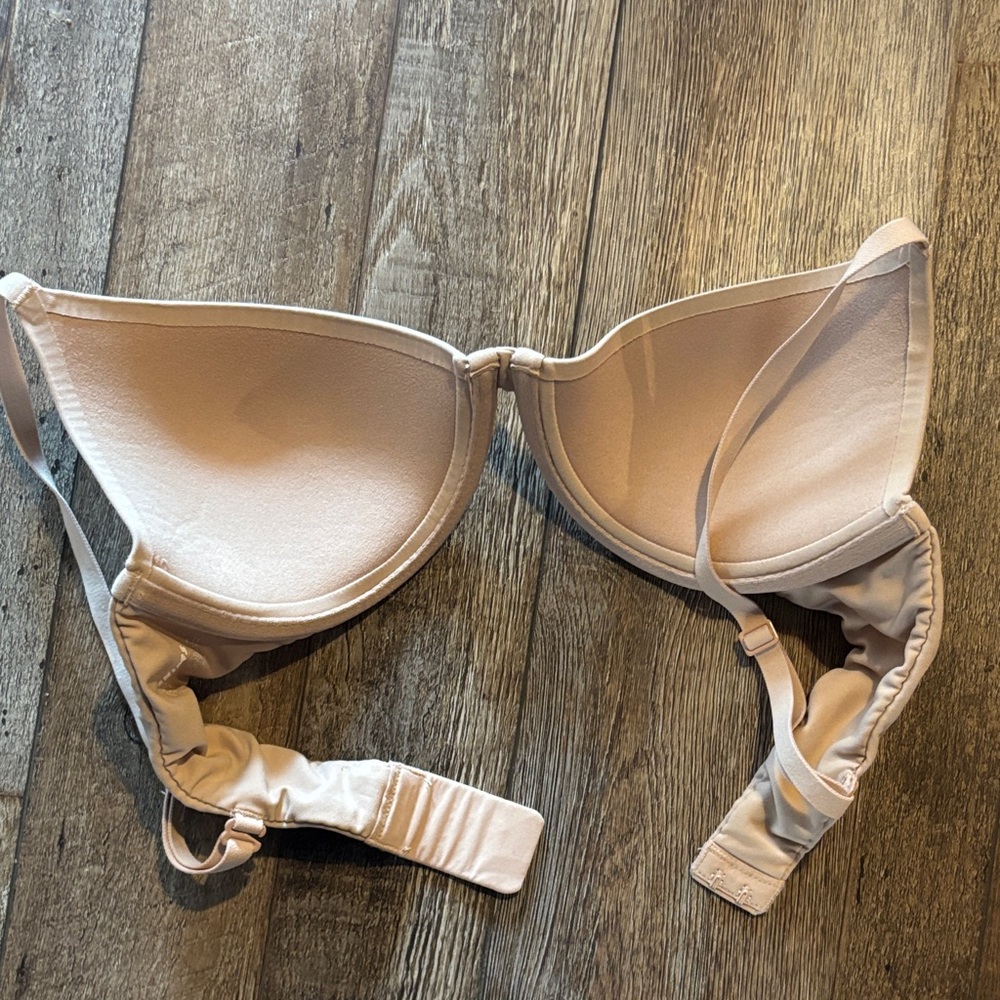 Last call, July garage sale: Skims Plunge Bra - Picture 2 of 3